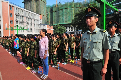 入学第一课 科工学子迎来军训考验