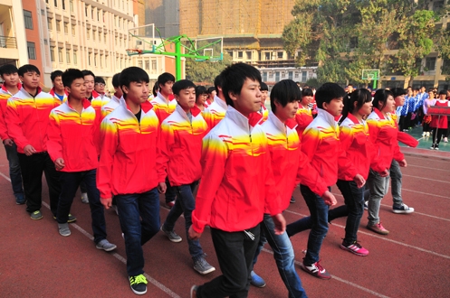 中职生新风采亮相科技工业学校秋季运动会