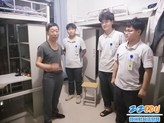 深入顶岗实习全体学生，开展“我为群众办实事”活动