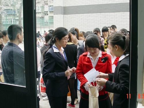 郑州市第十八届中等职业教育服装设计与制作专业技能竞赛开幕