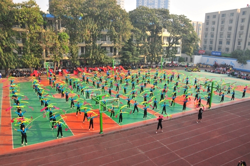 中职生新风采亮相科技工业学校秋季运动会